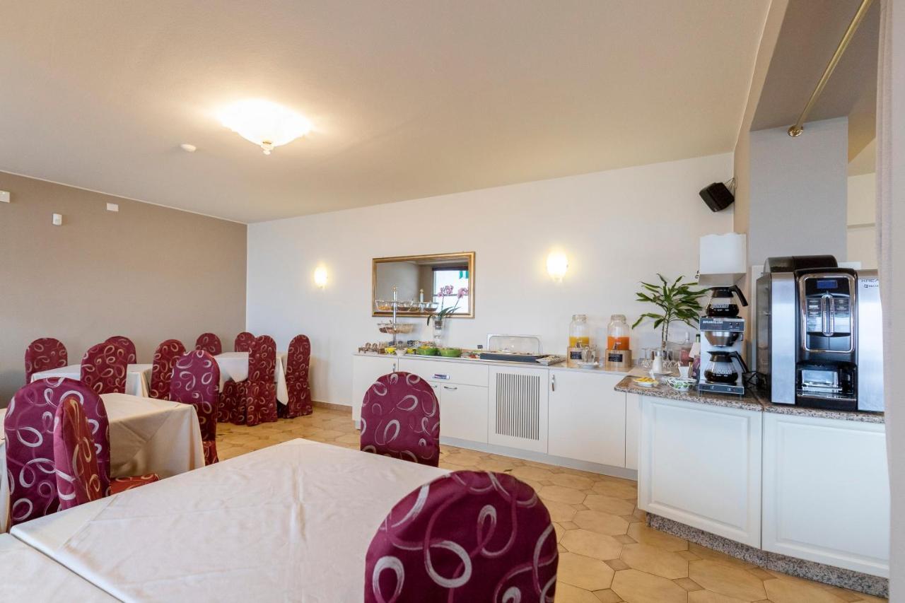 Hotel Nettuno Brenzone sul Garda Esterno foto