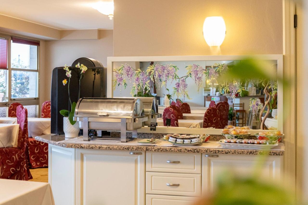 Hotel Nettuno Brenzone sul Garda Esterno foto