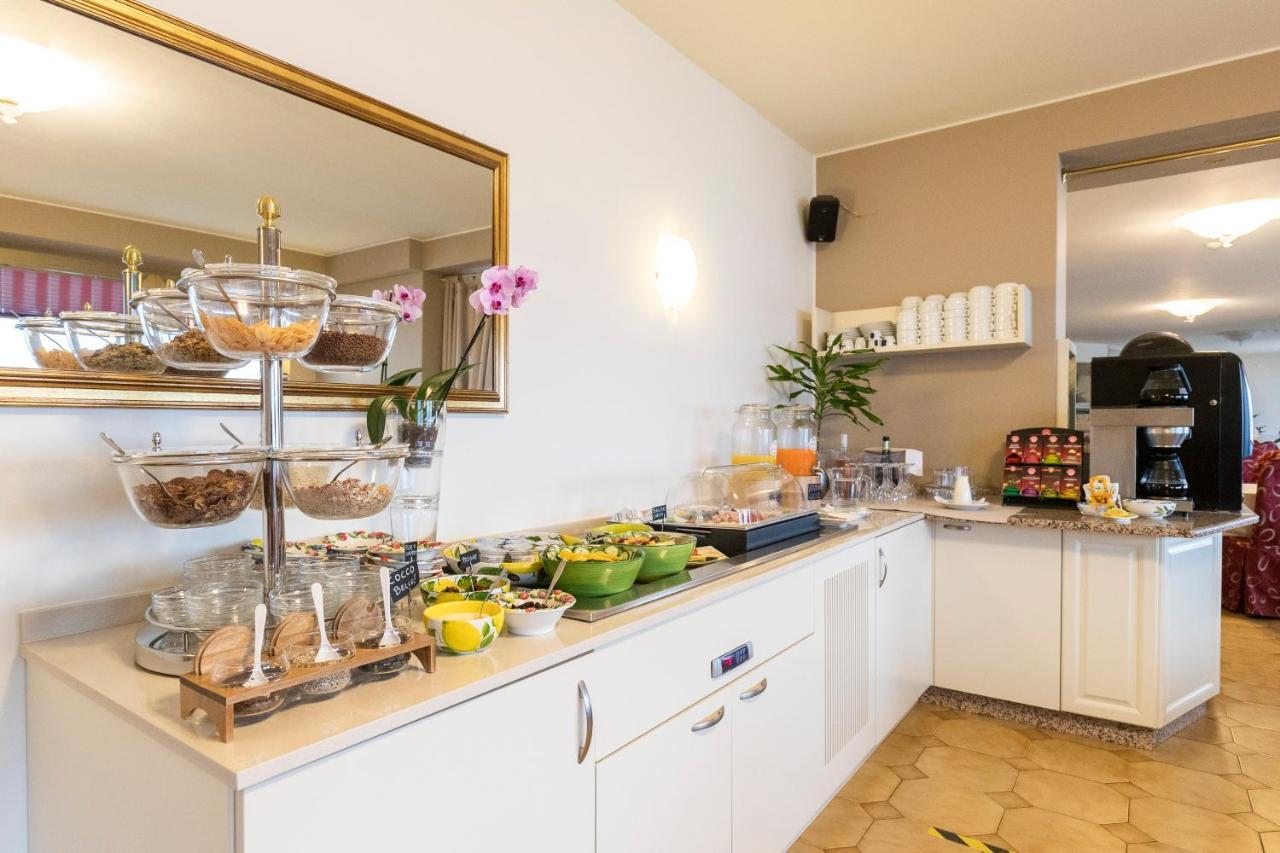 Hotel Nettuno Brenzone sul Garda Esterno foto