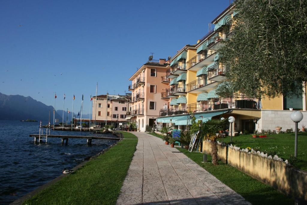 Hotel Nettuno Brenzone sul Garda Esterno foto