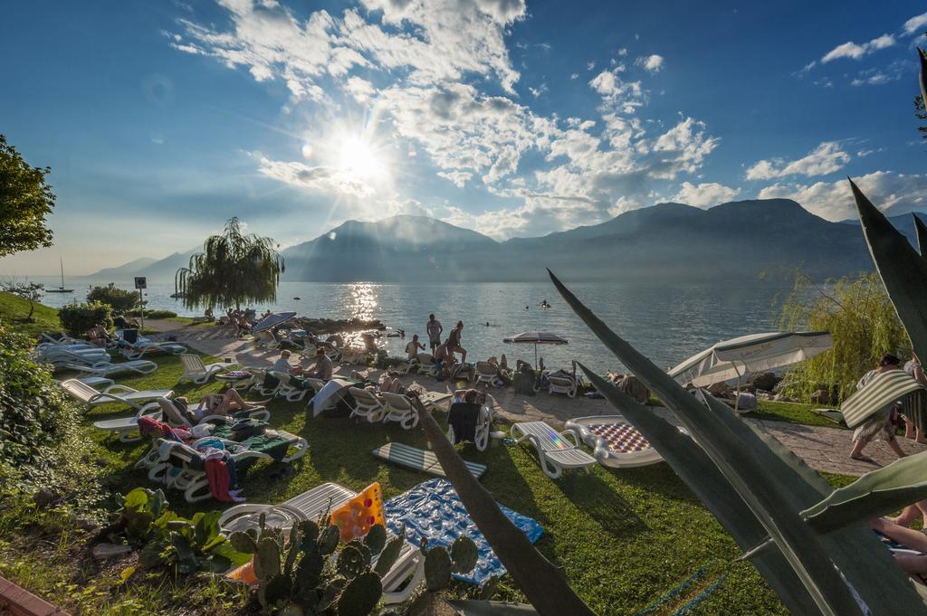 Hotel Nettuno Brenzone sul Garda Esterno foto
