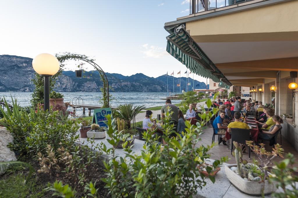 Hotel Nettuno Brenzone sul Garda Esterno foto