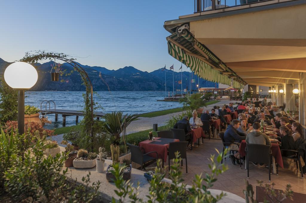 Hotel Nettuno Brenzone sul Garda Esterno foto