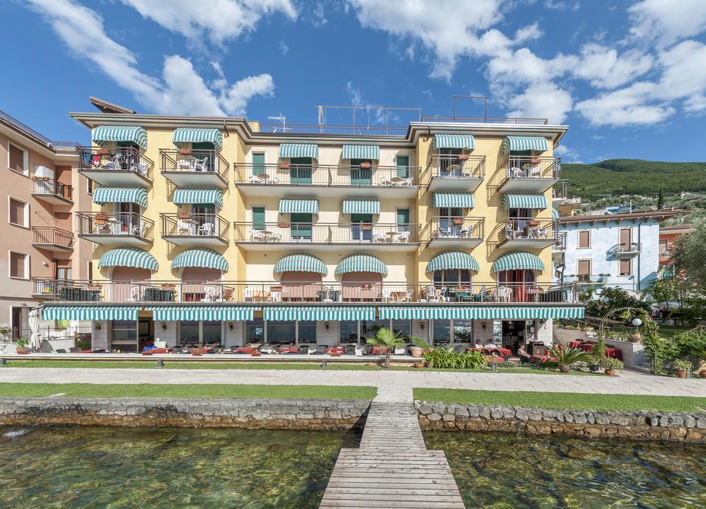 Hotel Nettuno Brenzone sul Garda Esterno foto